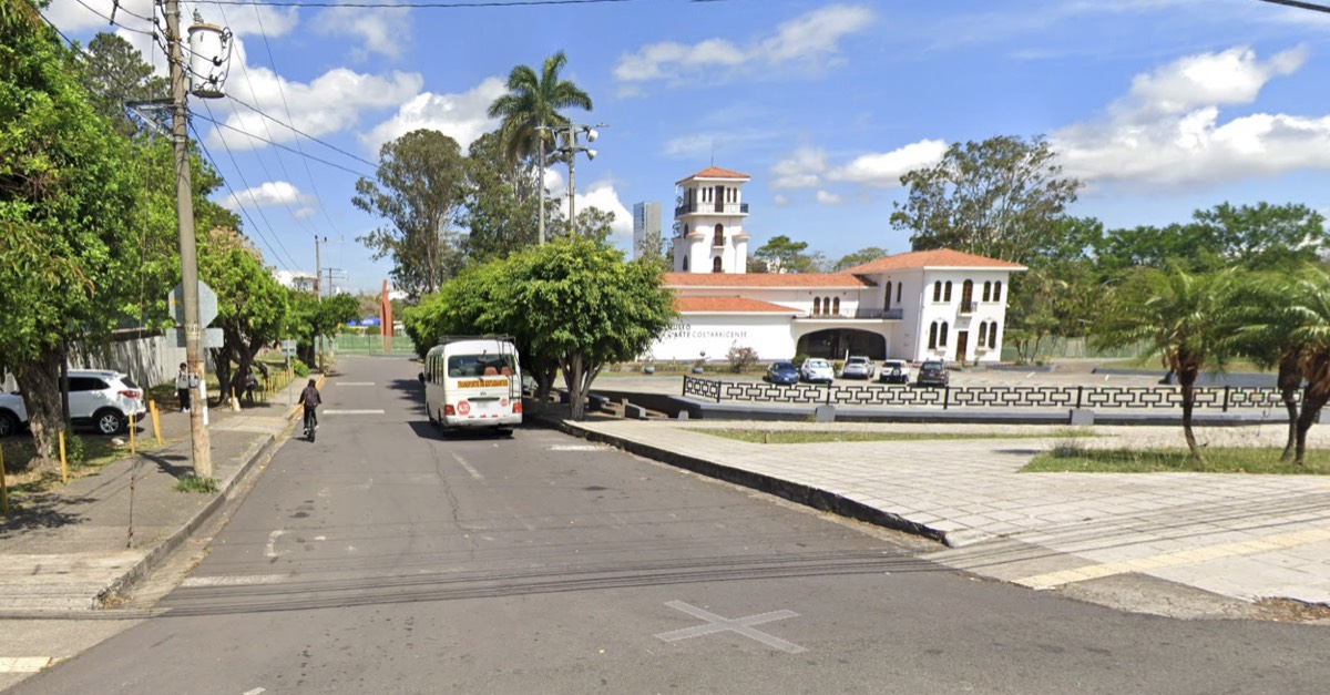 Entrada del Museo de Arte Costarricense en La Sabana